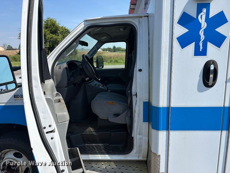 image for item FC3338 2008 Ford E-350 Super Duty ambulance