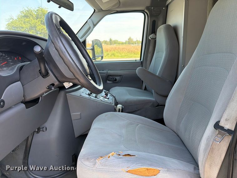 image for item FC3338 2008 Ford E-350 Super Duty ambulance
