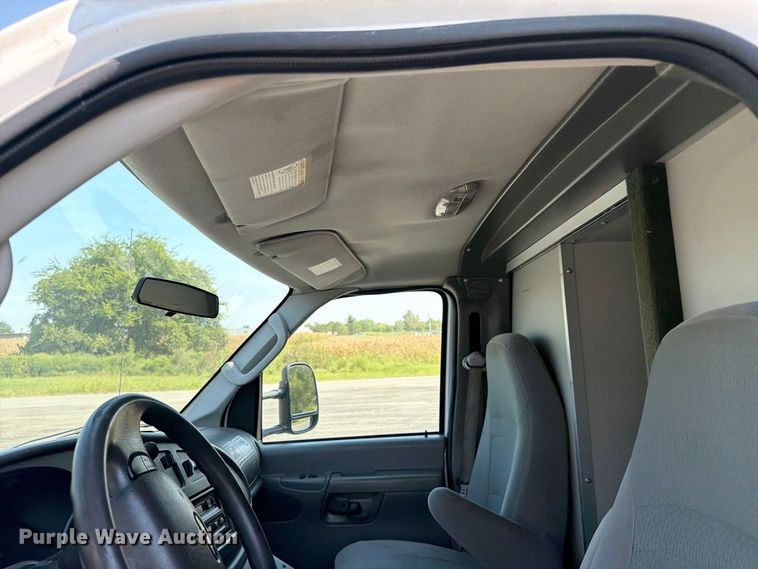 image for item FC3338 2008 Ford E-350 Super Duty ambulance