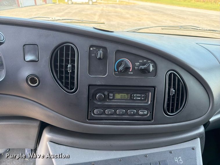 image for item FC3338 2008 Ford E-350 Super Duty ambulance