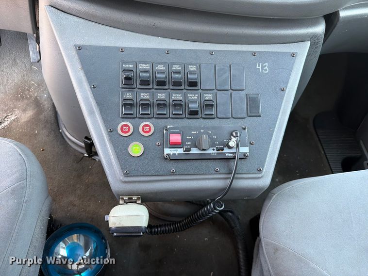 image for item FC3338 2008 Ford E-350 Super Duty ambulance