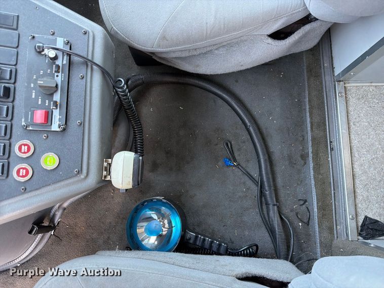 image for item FC3338 2008 Ford E-350 Super Duty ambulance