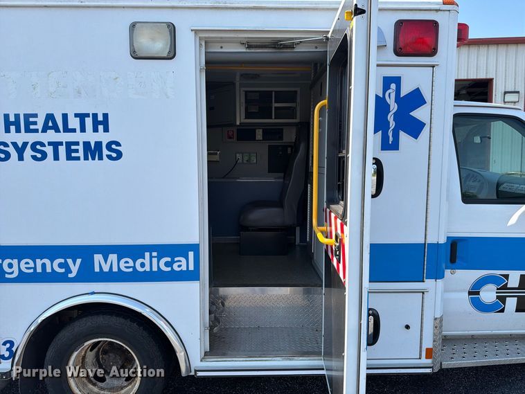 image for item FC3338 2008 Ford E-350 Super Duty ambulance