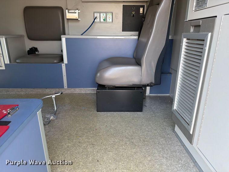 image for item FC3338 2008 Ford E-350 Super Duty ambulance