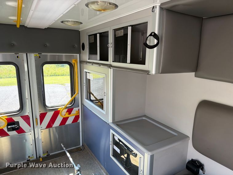image for item FC3338 2008 Ford E-350 Super Duty ambulance