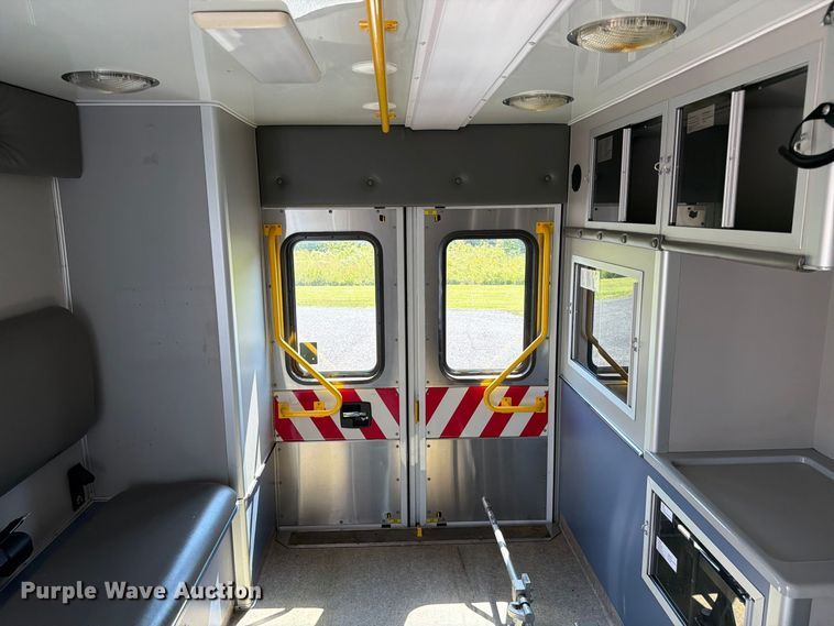 image for item FC3338 2008 Ford E-350 Super Duty ambulance