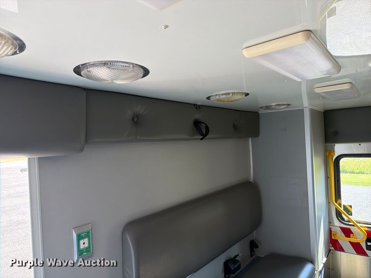 image for item FC3338 2008 Ford E-350 Super Duty ambulance