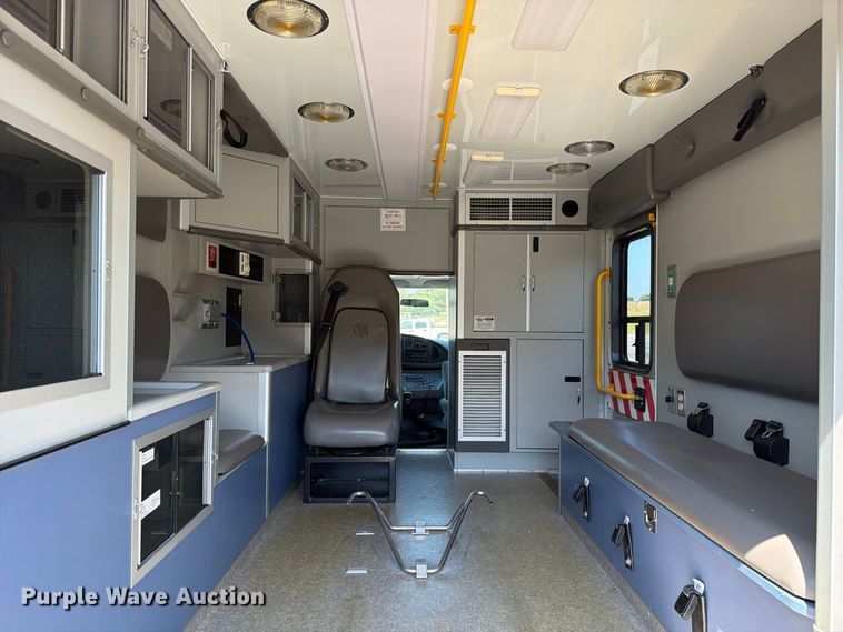 image for item FC3338 2008 Ford E-350 Super Duty ambulance