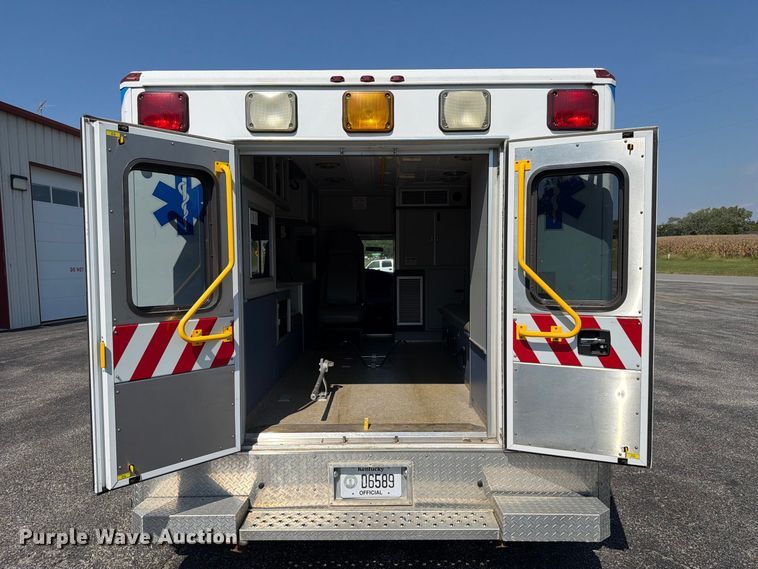 image for item FC3338 2008 Ford E-350 Super Duty ambulance