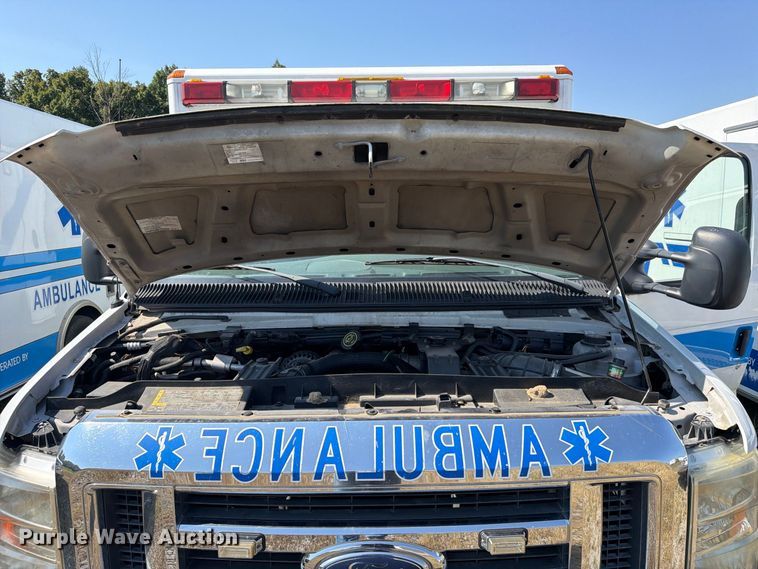 image for item FC3338 2008 Ford E-350 Super Duty ambulance