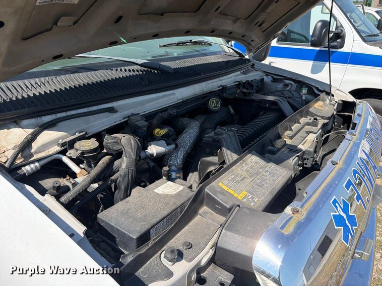 image for item FC3338 2008 Ford E-350 Super Duty ambulance
