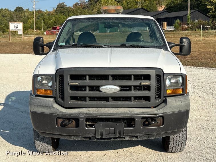 image for item FG0645 2005 Ford F250 Super Duty pickup truck