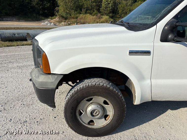 image for item FG0645 2005 Ford F250 Super Duty pickup truck