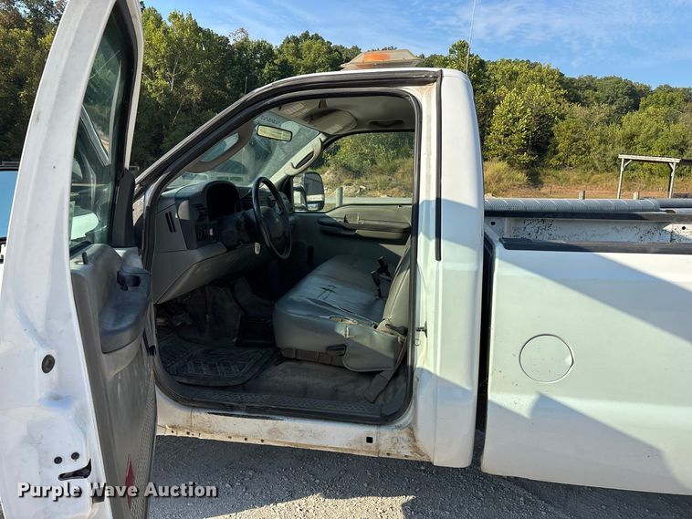 image for item FG0645 2005 Ford F250 Super Duty pickup truck