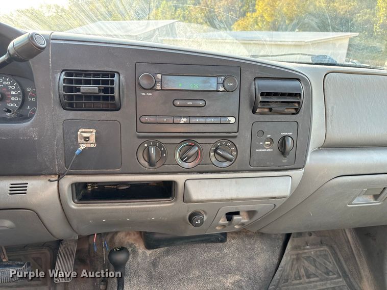 image for item FG0645 2005 Ford F250 Super Duty pickup truck