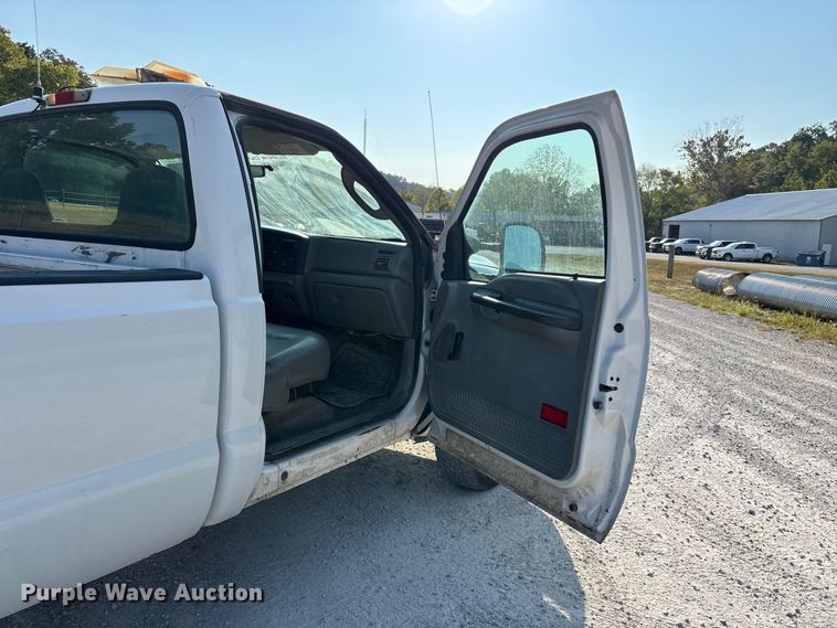 image for item FG0645 2005 Ford F250 Super Duty pickup truck
