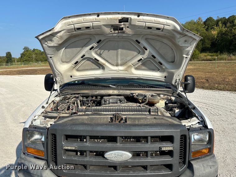 image for item FG0645 2005 Ford F250 Super Duty pickup truck
