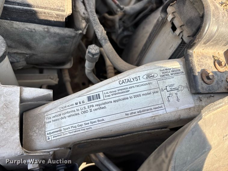 image for item FG0645 2005 Ford F250 Super Duty pickup truck