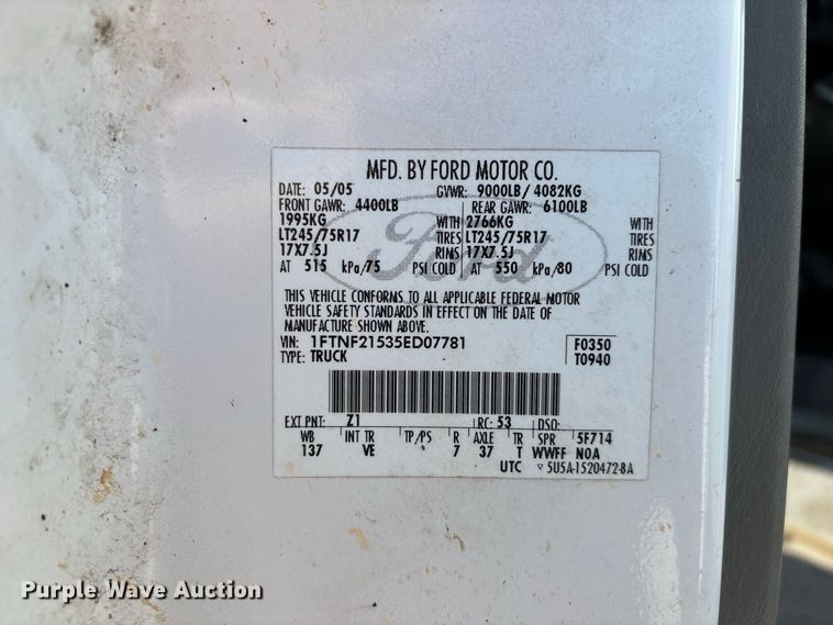 image for item FG0645 2005 Ford F250 Super Duty pickup truck