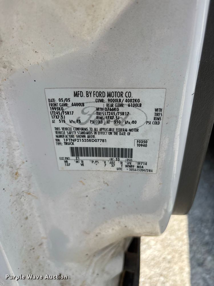 image for item FG0645 2005 Ford F250 Super Duty pickup truck