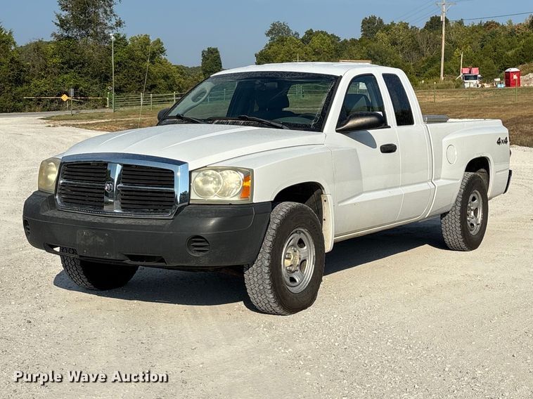 2005 Dodge Dakota Ext. Cab pickup truck