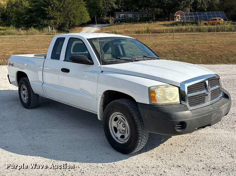 image for item FG0646 2005 Dodge Dakota Ext. Cab pickup truck