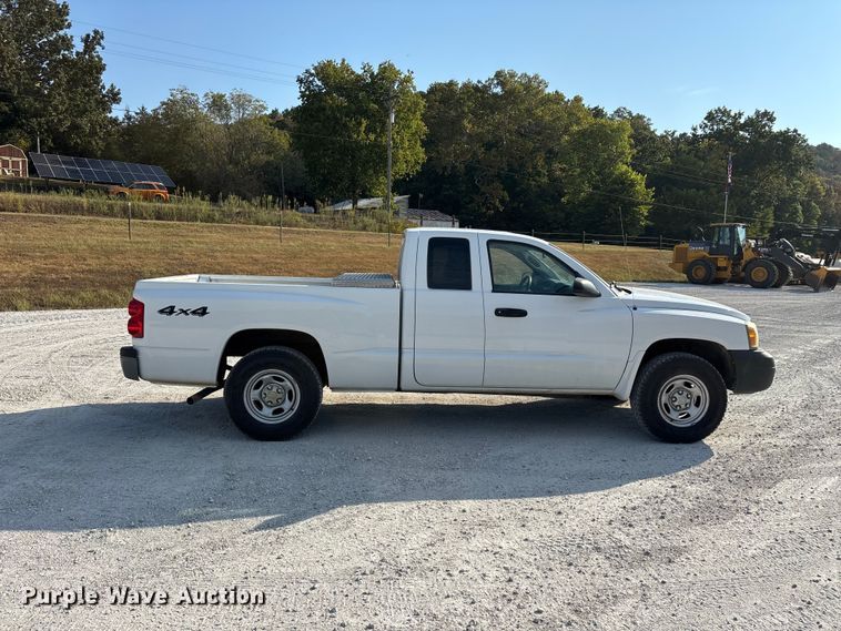 image for item FG0646 2005 Dodge Dakota Ext. Cab pickup truck