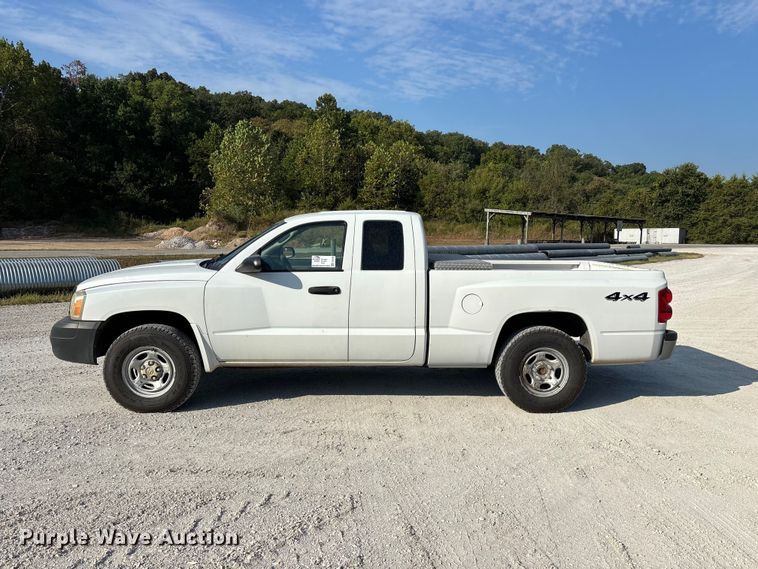 image for item FG0646 2005 Dodge Dakota Ext. Cab pickup truck