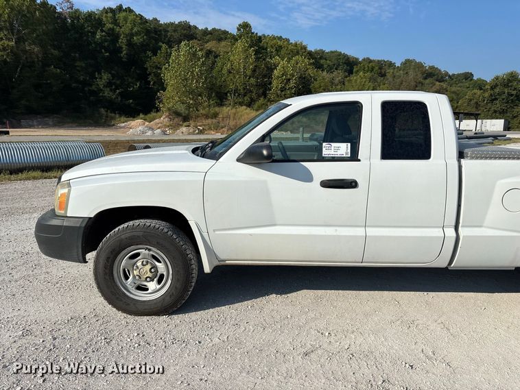 image for item FG0646 2005 Dodge Dakota Ext. Cab pickup truck