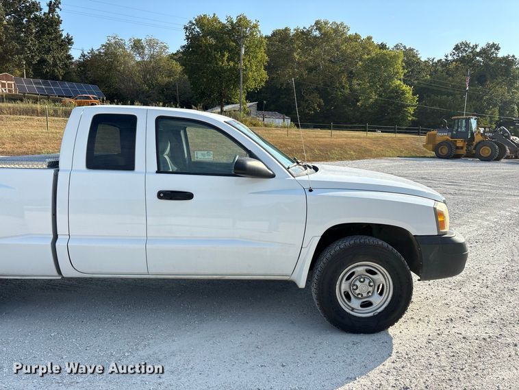 image for item FG0646 2005 Dodge Dakota Ext. Cab pickup truck