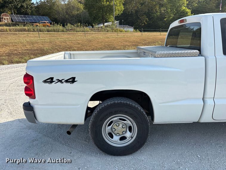 image for item FG0646 2005 Dodge Dakota Ext. Cab pickup truck