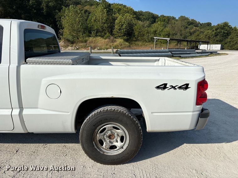 image for item FG0646 2005 Dodge Dakota Ext. Cab pickup truck