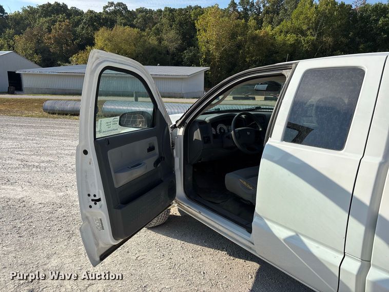 image for item FG0646 2005 Dodge Dakota Ext. Cab pickup truck