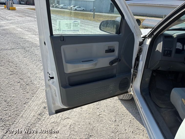 image for item FG0646 2005 Dodge Dakota Ext. Cab pickup truck