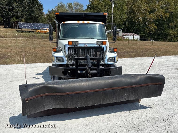 image for item FG0647 2006 International 7300 dump truck