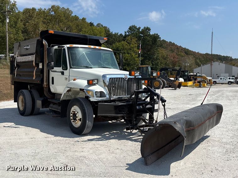 image for item FG0647 2006 International 7300 dump truck