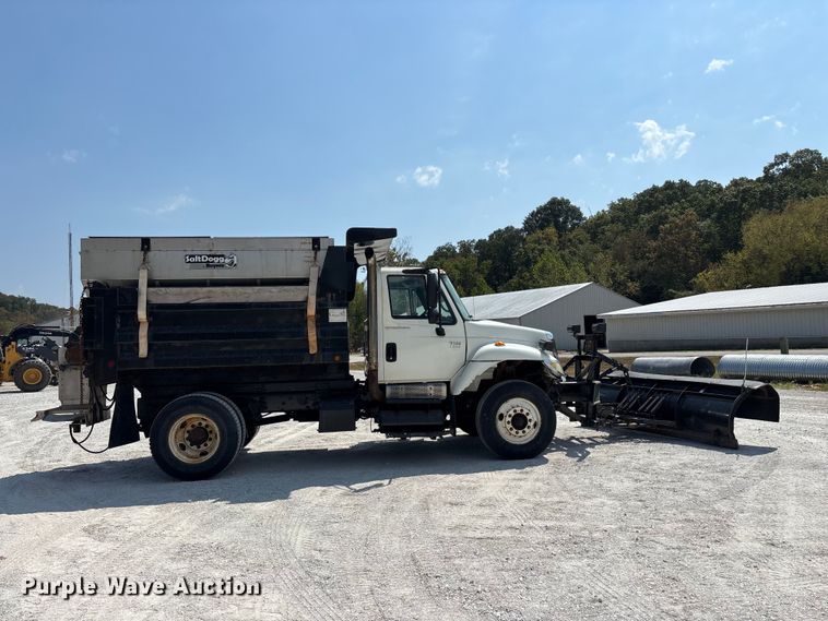 image for item FG0647 2006 International 7300 dump truck