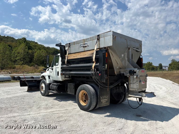 image for item FG0647 2006 International 7300 dump truck