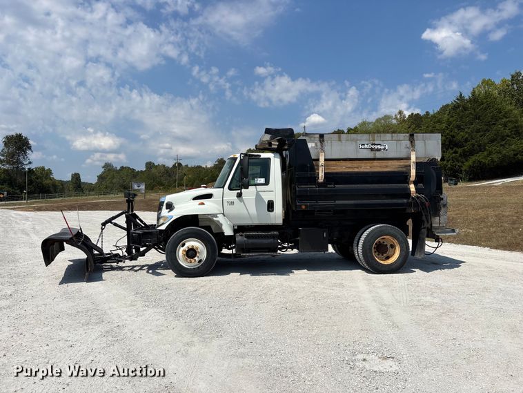 image for item FG0647 2006 International 7300 dump truck