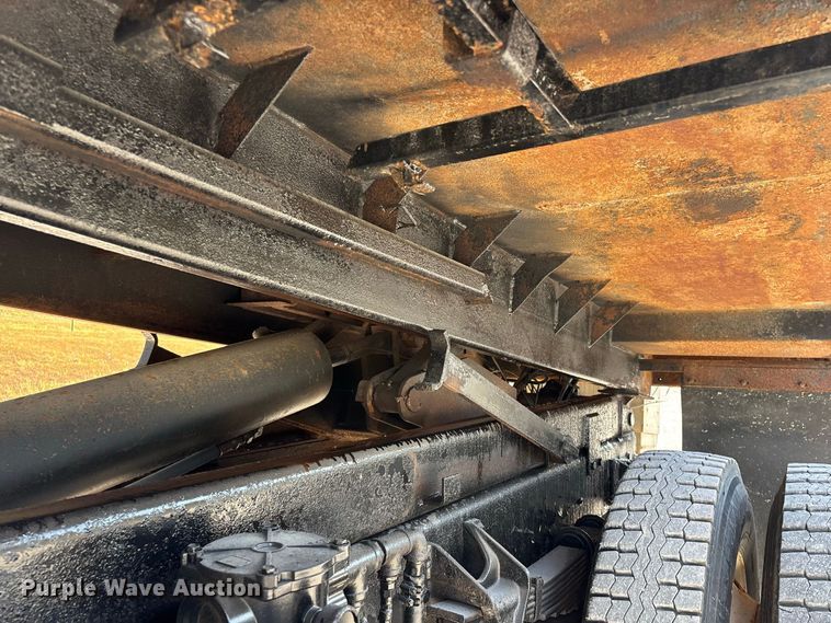 image for item FG0647 2006 International 7300 dump truck