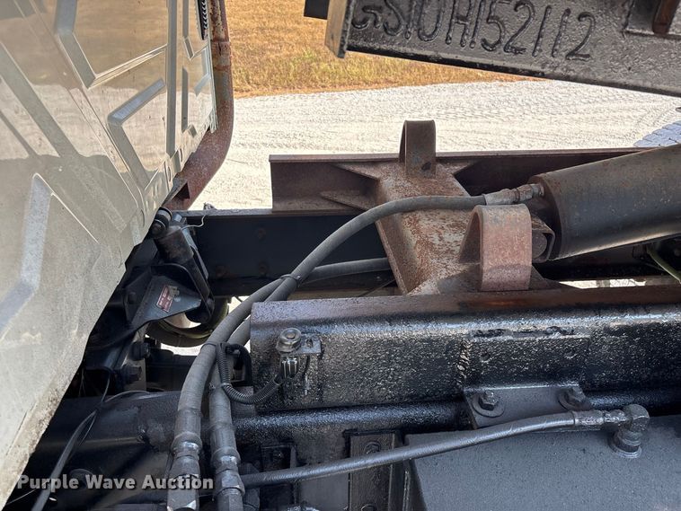 image for item FG0647 2006 International 7300 dump truck