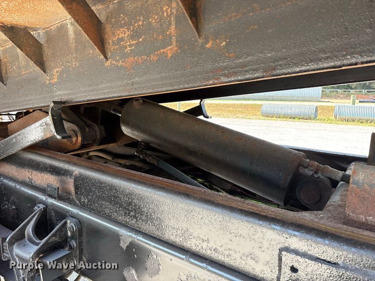 image for item FG0647 2006 International 7300 dump truck