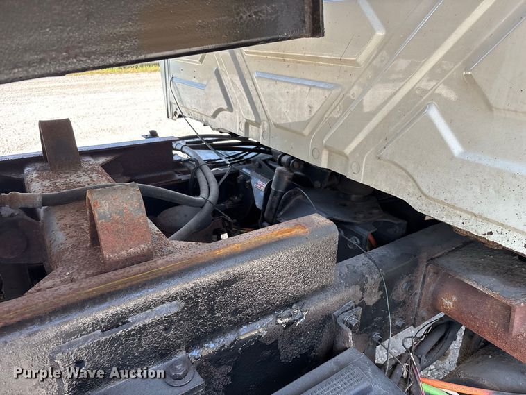 image for item FG0647 2006 International 7300 dump truck