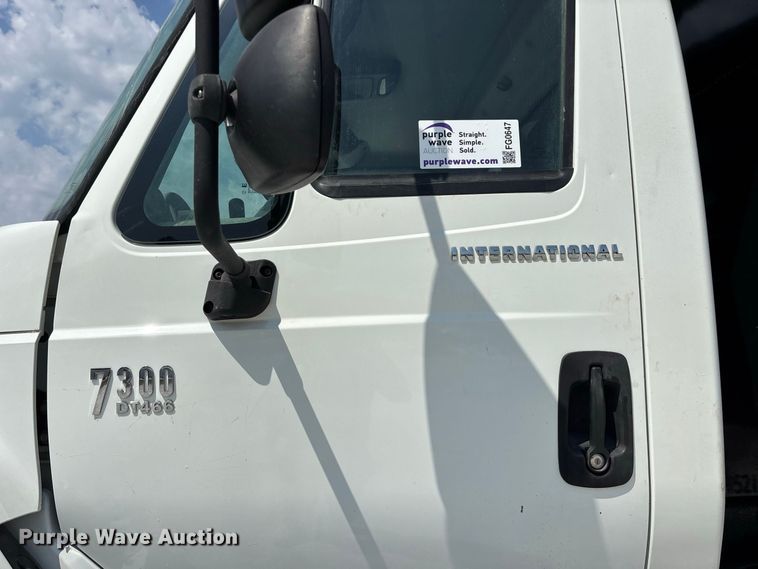 image for item FG0647 2006 International 7300 dump truck