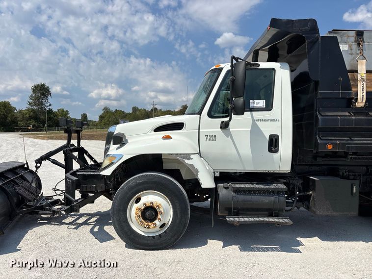 image for item FG0647 2006 International 7300 dump truck