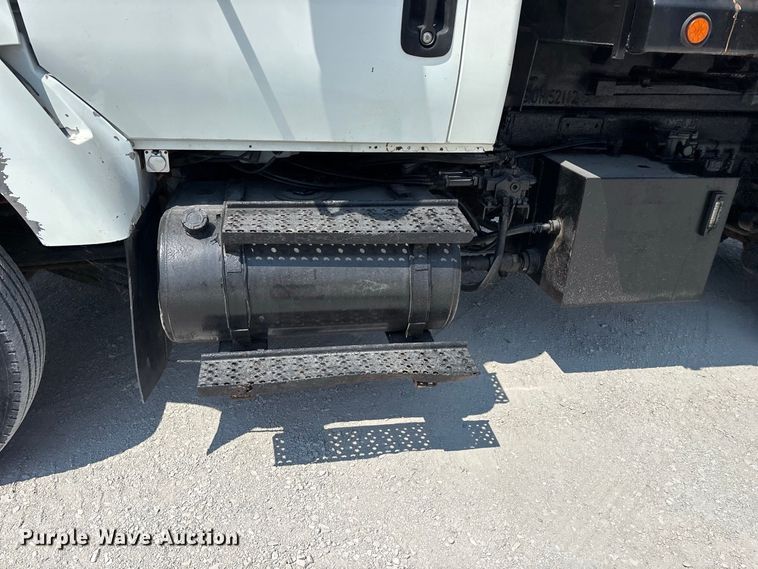 image for item FG0647 2006 International 7300 dump truck