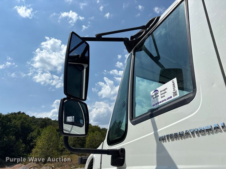 image for item FG0647 2006 International 7300 dump truck