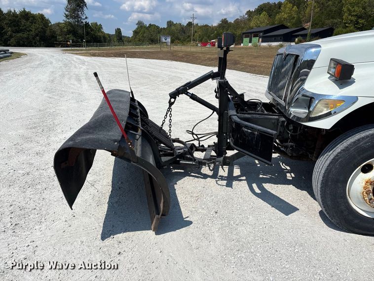 image for item FG0647 2006 International 7300 dump truck