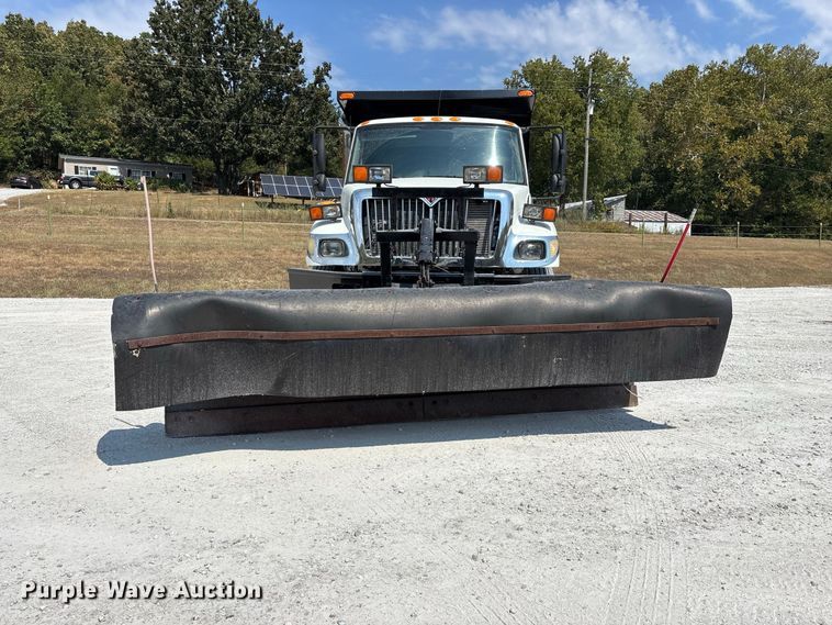 image for item FG0647 2006 International 7300 dump truck