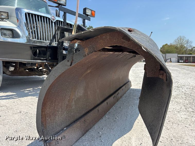 image for item FG0647 2006 International 7300 dump truck